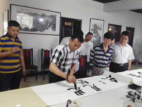 洪水无情,书家有爱～中国榜书书法家协会北京分会74位书家为新化洪灾